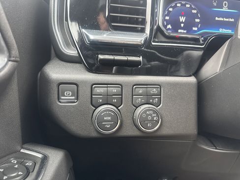 Used 2025 Chevrolet Silverado 1500 High Country w/ Technology Package AWD/4WD image 31