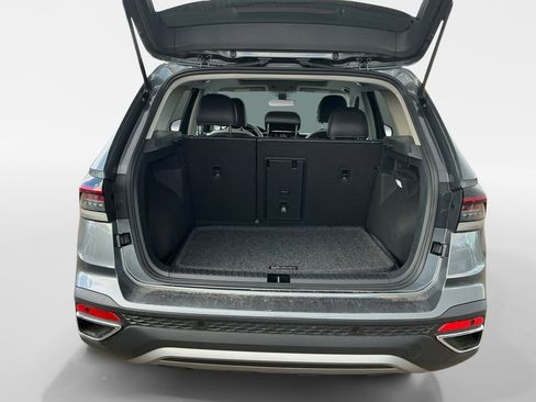 New 2025 Volkswagen Taos SE image 15