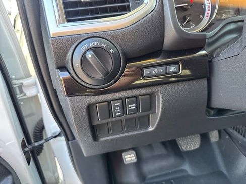 Used 2018 Nissan Titan SV w/ SV Convenience Package AWD/4WD image 14