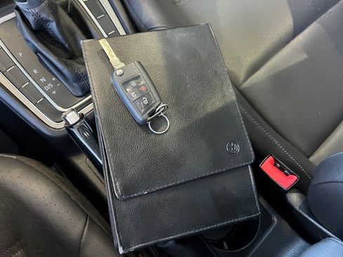 Used 2015 Volkswagen Golf S image 44