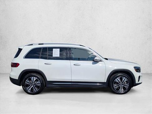 Used 2025 Mercedes-Benz GLB 250 4MATIC image 4