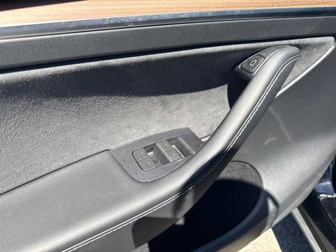 Used 2023 Tesla Model Y Long Range AWD/4WD image 18