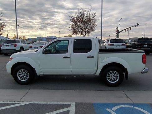 Used 2020 Nissan Frontier SV image 9
