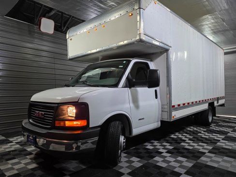 Used 2017 GMC Savana 4500 image 28