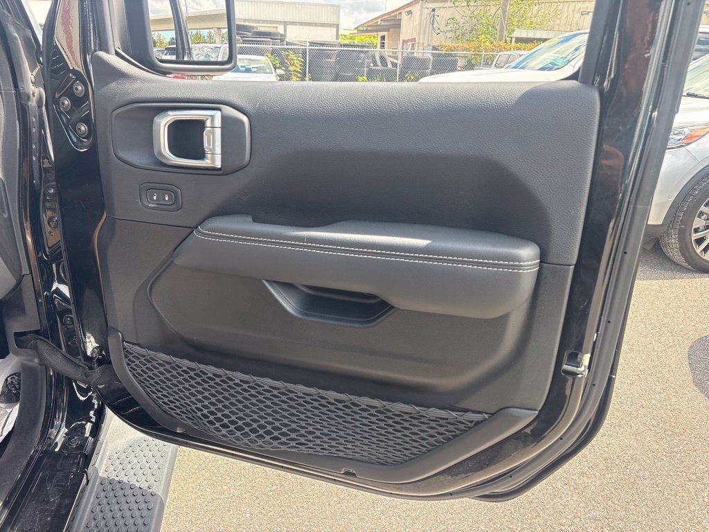 Used 2023 Jeep Wrangler Unlimited Sahara w/ Cold Weather Group AWD/4WD image 19