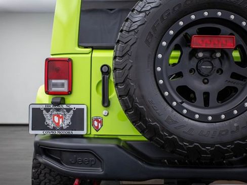 Used 2017 Jeep Wrangler Unlimited Rubicon image 38