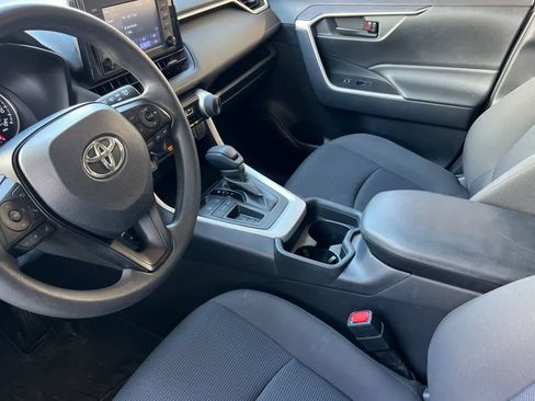 Used 2019 Toyota RAV4 LE FWD image 14