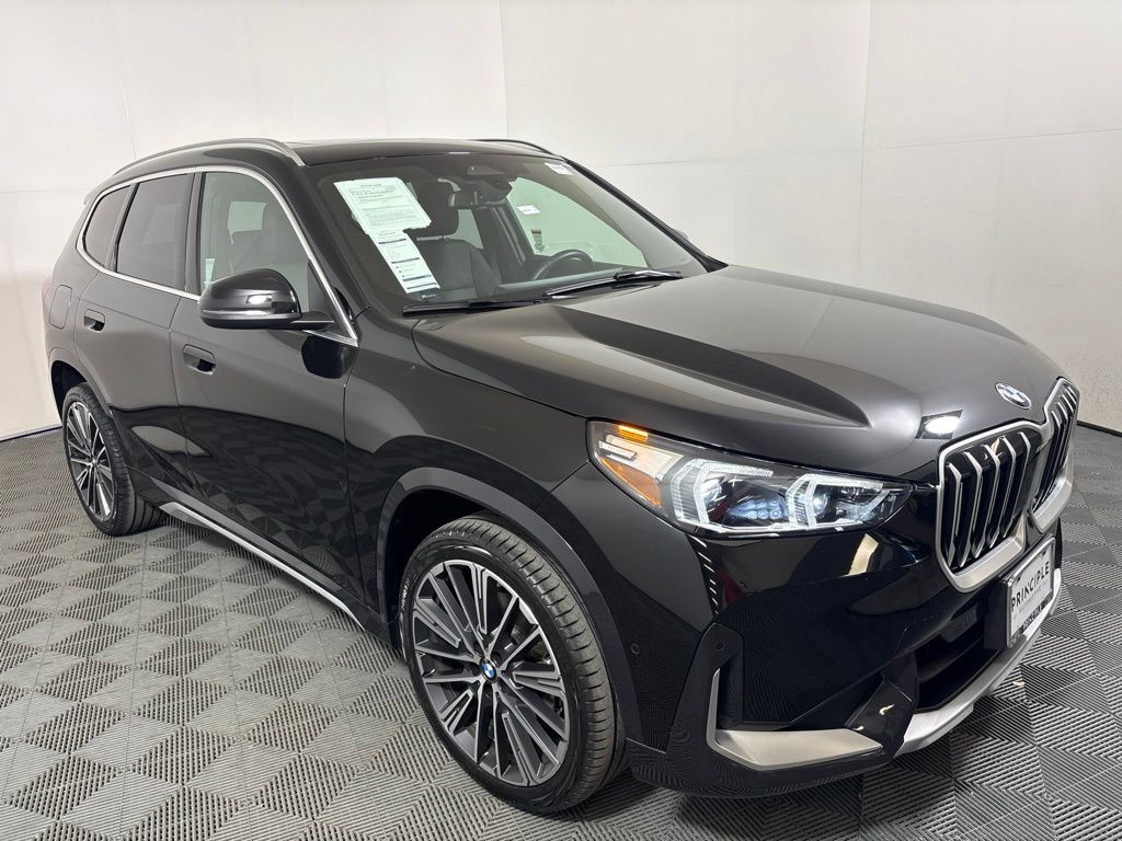 Certified 2025 BMW X1 xDrive28i w/ Convenience Package AWD/4WD image 4