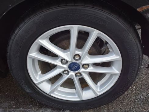 Used 2017 Ford Focus SE image 39