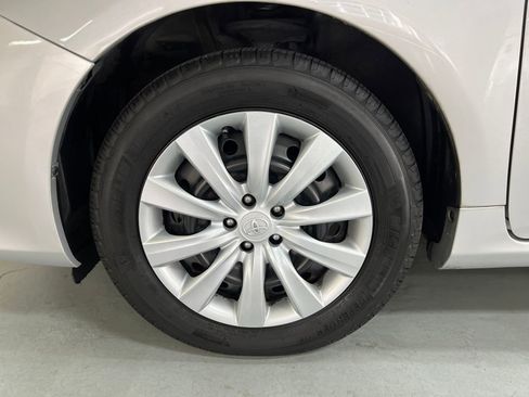 Used 2013 Toyota Corolla LE image 9