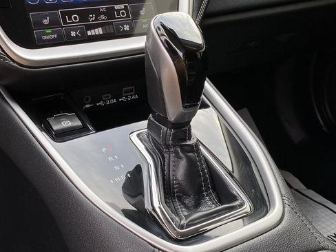 Used 2025 Subaru Outback Premium image 18