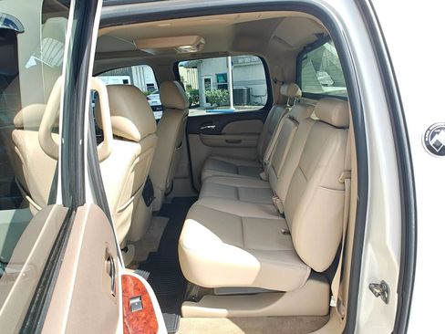 Used 2013 Chevrolet Avalanche LTZ AWD/4WD image 14