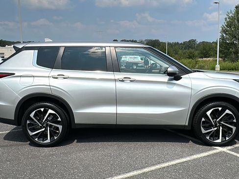 Used 2022 Mitsubishi Outlander SE image 4