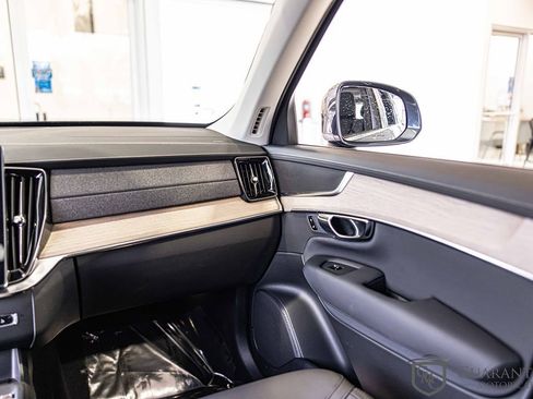Used 2025 Volvo XC90 B6 Plus image 40