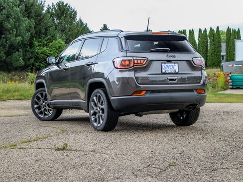 Used 2021 Jeep Compass Latitude w/ Sun and Sound Group AWD/4WD image 10