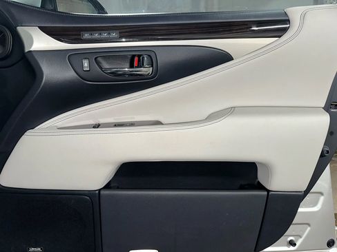 Used 2017 Lexus LS 460 F Sport image 36