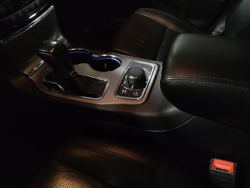 Used 2020 Jeep Grand Cherokee Limited w/ Luxury Group II image 26