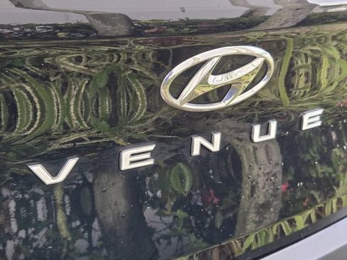 Used 2023 Hyundai Venue SEL FWD image 9