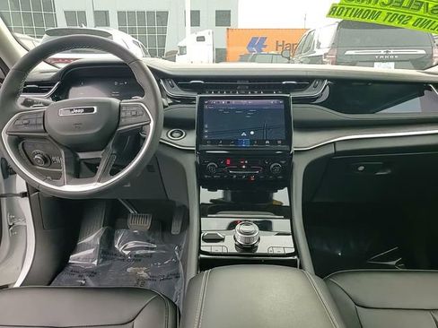 Used 2023 Jeep Grand Cherokee 4WD 4xe image 12