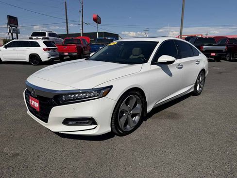 Used 2018 Honda Accord Touring image 3