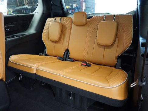 Used 2022 Chrysler Pacifica Pinnacle image 11