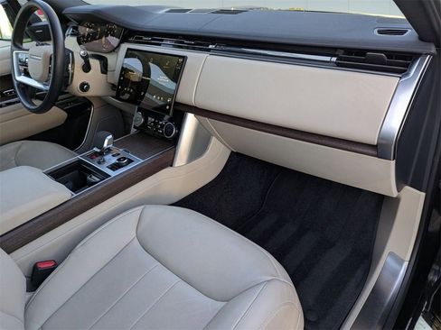 Used 2023 Land Rover Range Rover SE image 6
