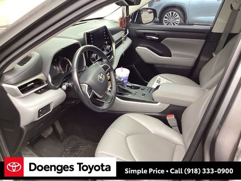 Used 2022 Toyota Highlander XLE image 18