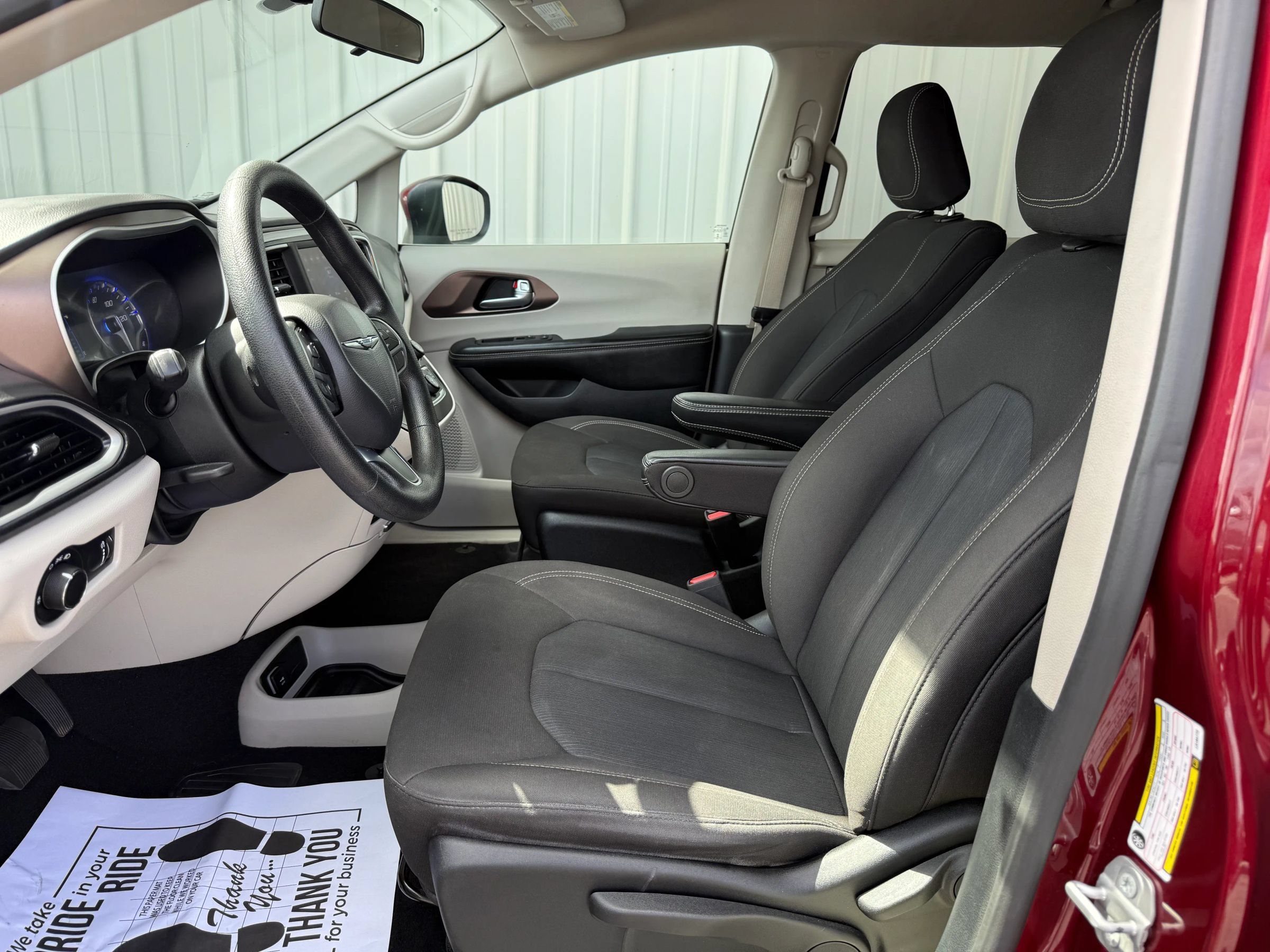 Used 2020 Chrysler Voyager L FWD image 29