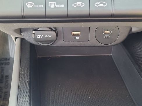 Used 2024 Hyundai Elantra SEL image 17