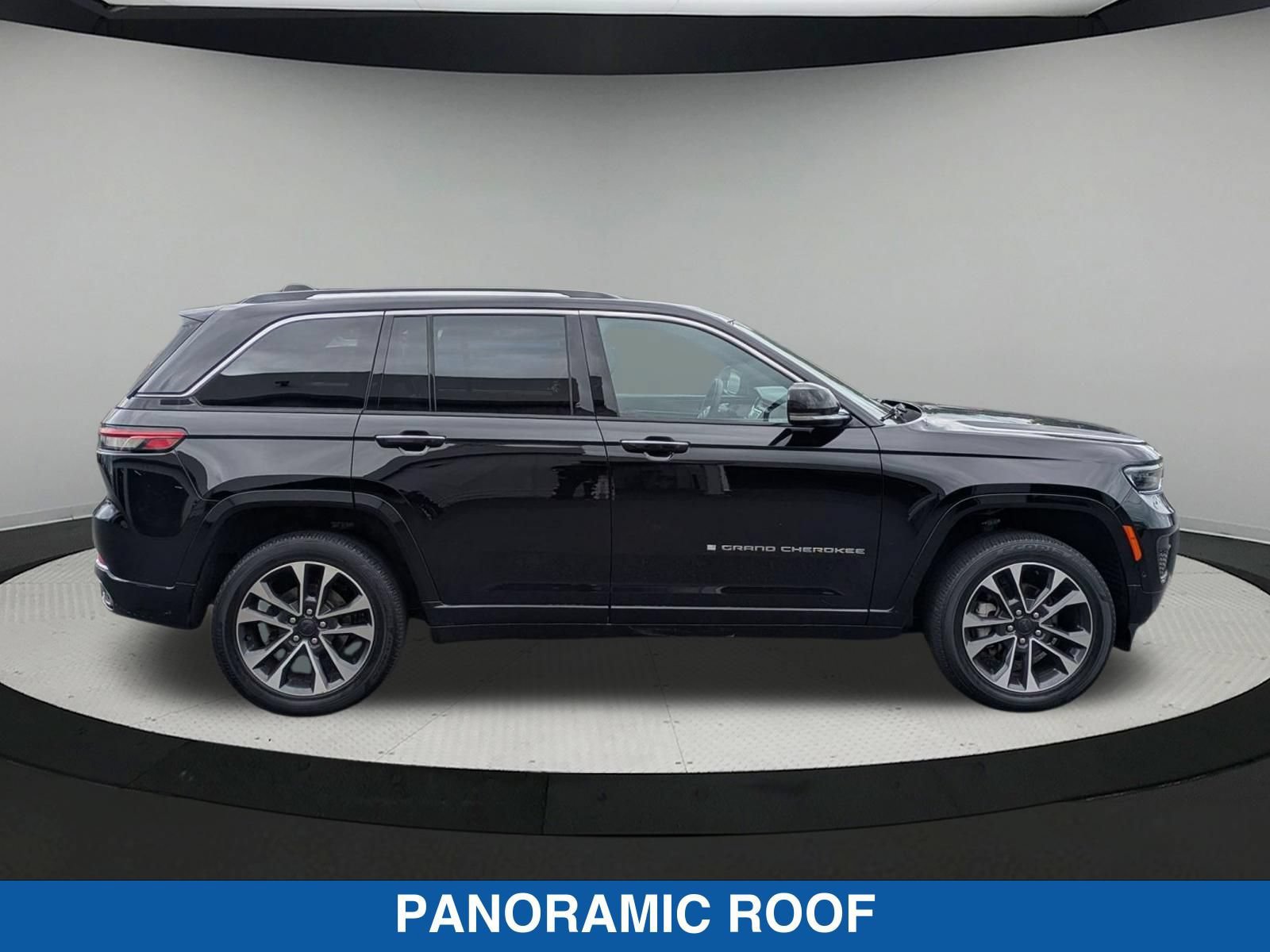 Used 2023 Jeep Grand Cherokee Overland w/ Luxury Tech Group IV AWD/4WD image 2