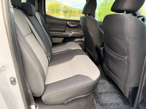 Used 2020 Toyota Tacoma TRD Sport w/ Technology Package AWD/4WD image 17