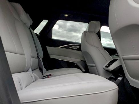 Used 2024 Cadillac Lyriq Luxury image 9