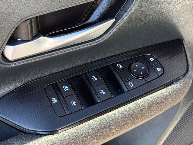 Used 2025 Nissan Kicks SV w/ Illumination Package AWD/4WD image 10