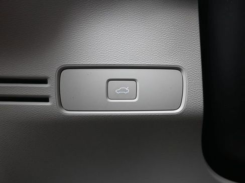 New 2026 Volvo XC40 B5 Ultra w/ Protection Package Premier image 28