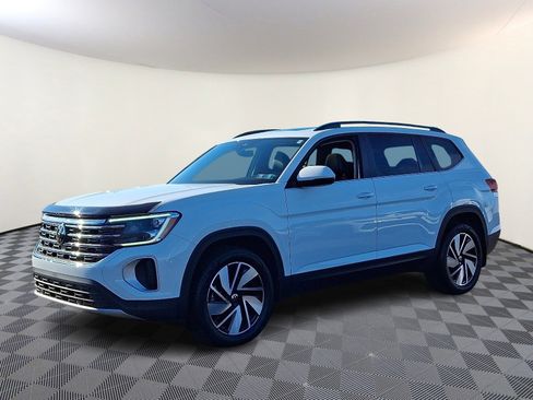 Used 2025 Volkswagen Atlas SE image 3