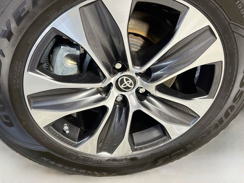 Used 2021 Toyota Highlander XLE FWD image 14