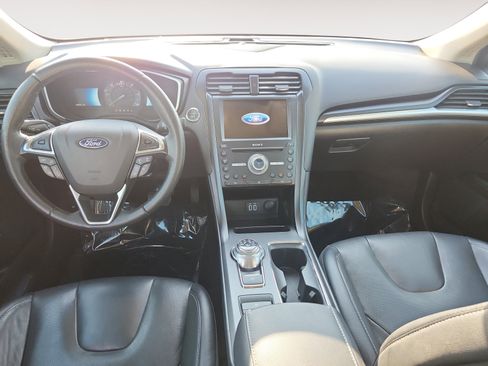 Used 2019 Ford Fusion Titanium FWD image 11