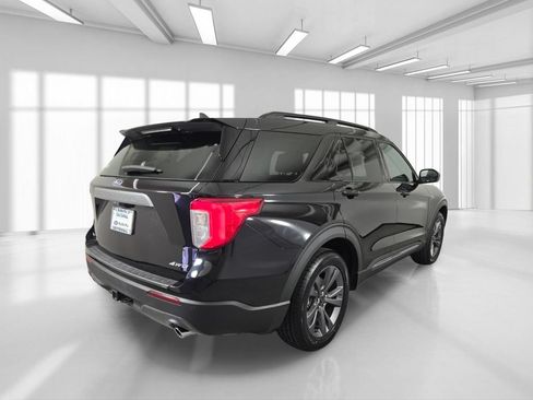 Used 2023 Ford Explorer XLT w/ Equipment Group 202A AWD/4WD image 8