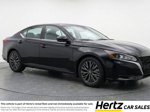 Used 2025 Nissan Altima 2.5 SV image 1