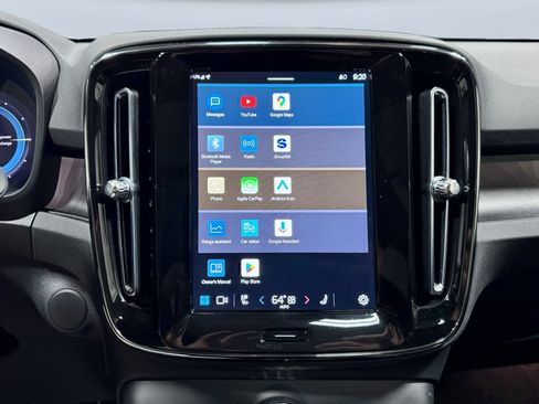 Used 2023 Volvo XC40 Recharge Plus image 11