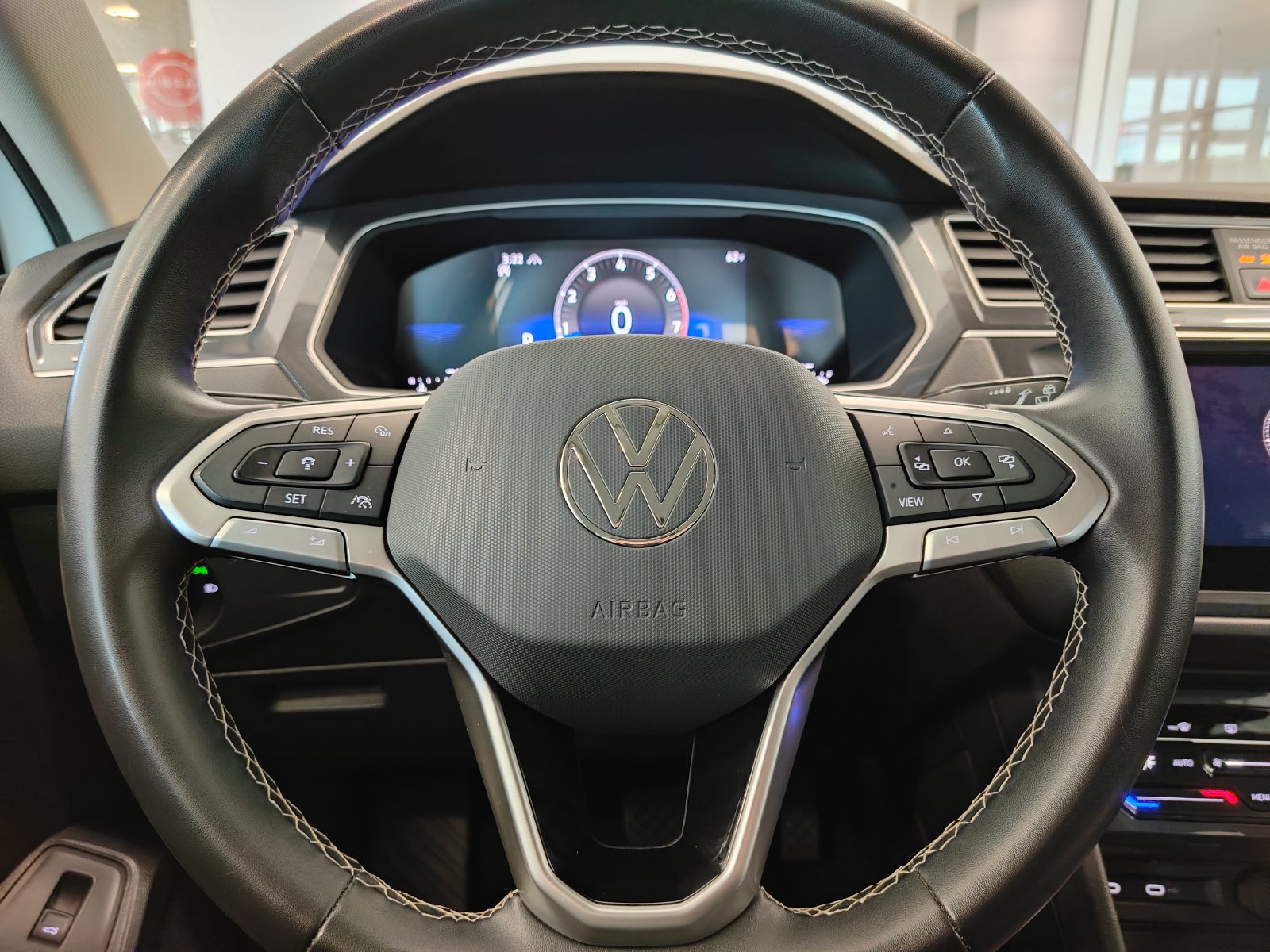 Used 2024 Volkswagen Tiguan SE AWD/4WD image 13