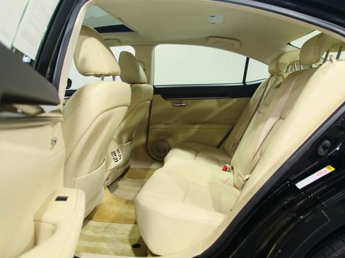 Used 2014 Lexus ES 350 w/ Premium Package FWD image 27