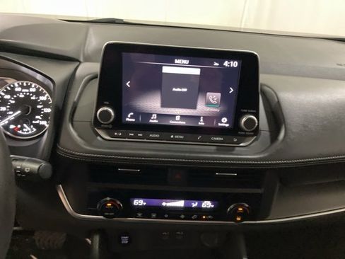 Used 2024 Nissan Rogue SV image 15