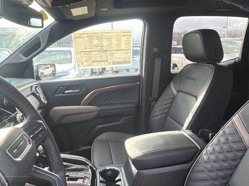 New 2025 GMC Canyon Denali w/ LPO, Denali Black Edition image 26