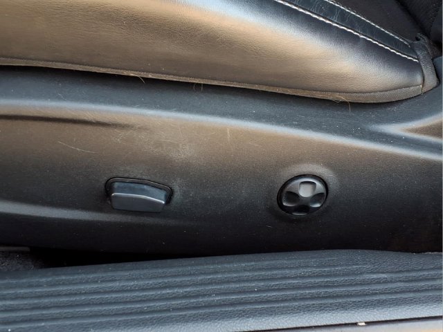 Used 2015 Dodge Challenger R/T Plus RWD image 18