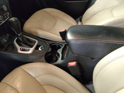 Used 2016 Jeep Cherokee Limited FWD image 26
