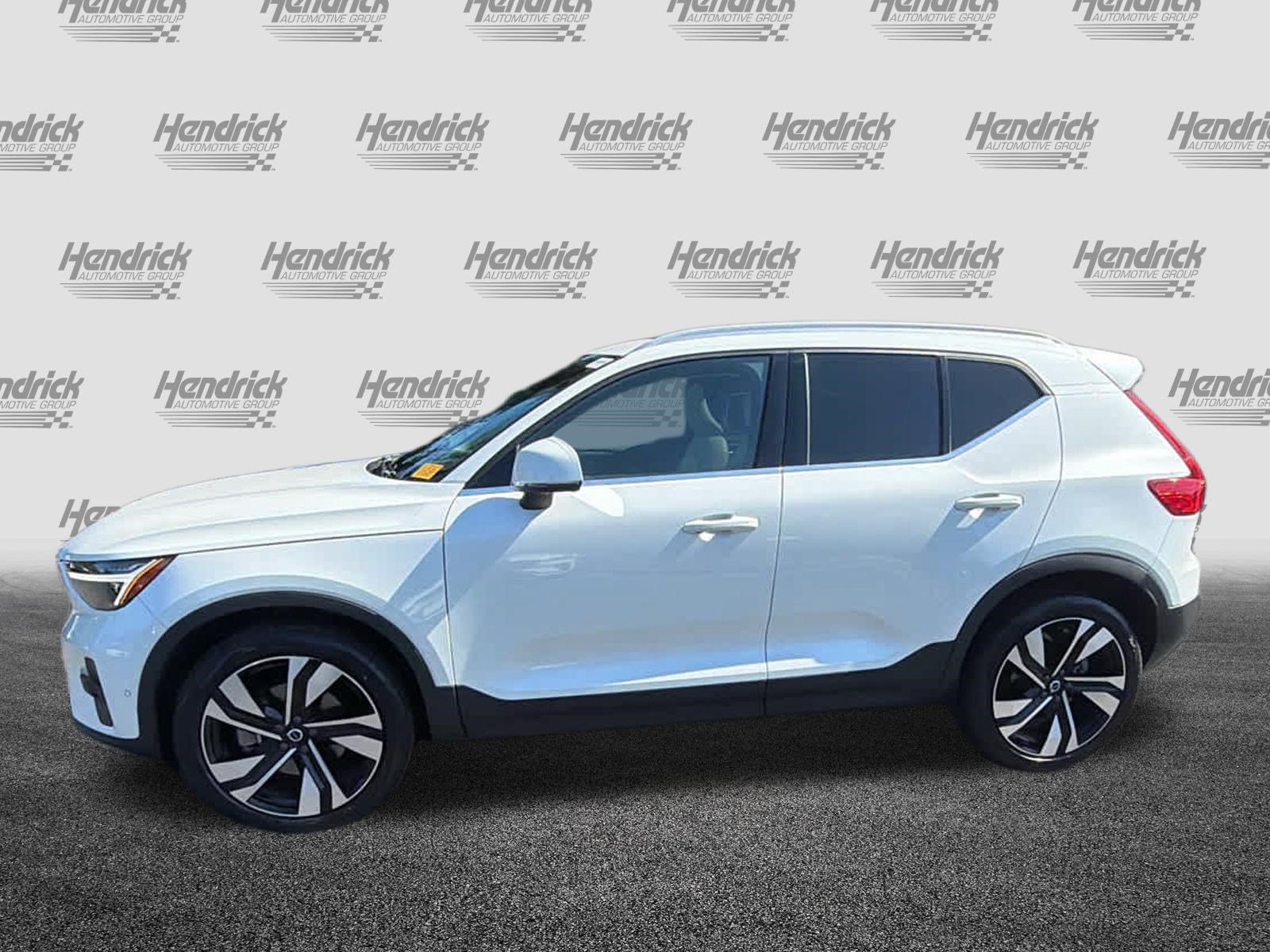 Used 2023 Volvo XC40 B5 Plus w/ Protection Package Premier AWD/4WD image 10
