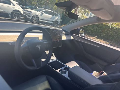 Used 2024 Tesla Model Y Long Range image 6