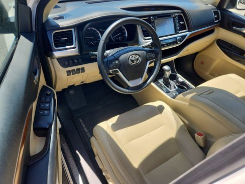 Used 2018 Toyota Highlander Limited Platinum AWD/4WD image 17
