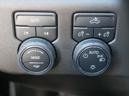 Certified 2025 Chevrolet Silverado 1500 LT image 28